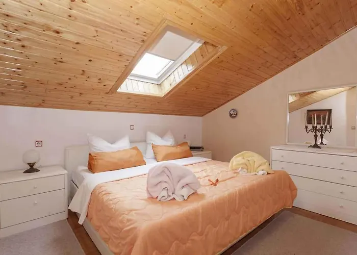 In 39261 Daire Dramalj